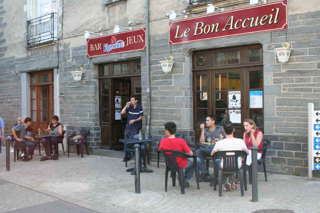 Le bon accueil ouvre sa terrasse Le bon accueil ouvre sa terrasse