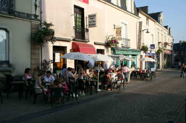 L'auberge du relais de poste profite des derniers rayons de soleil L'auberge du relais de poste profite des derniers rayons de soleil