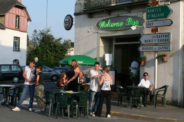 Ambiance jeune au Welcom Bar Ambiance jeune au Welcom Bar