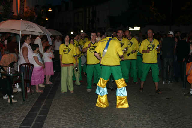 Les percussionnistes font trembler la grand-rue Les percussionnistes font trembler la grand-rue