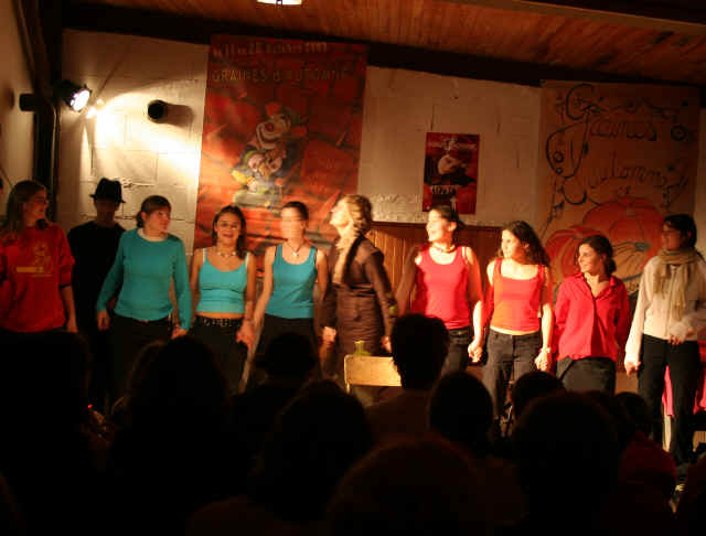 Avec Hélène et le groupe de jeunes Avec Hélène et le groupe de jeunes