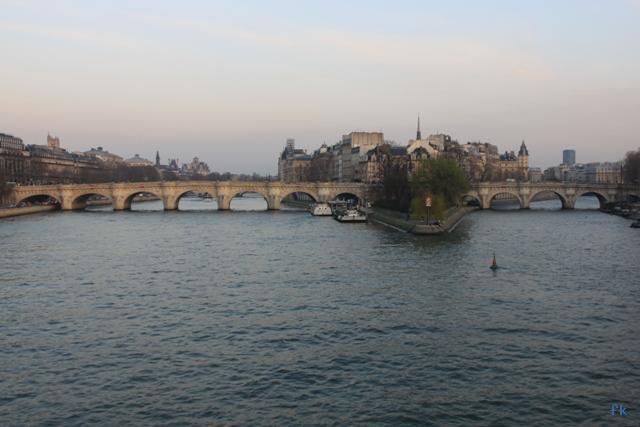 La Seine avec l'île de la cité La Seine avec l'île de la cité
