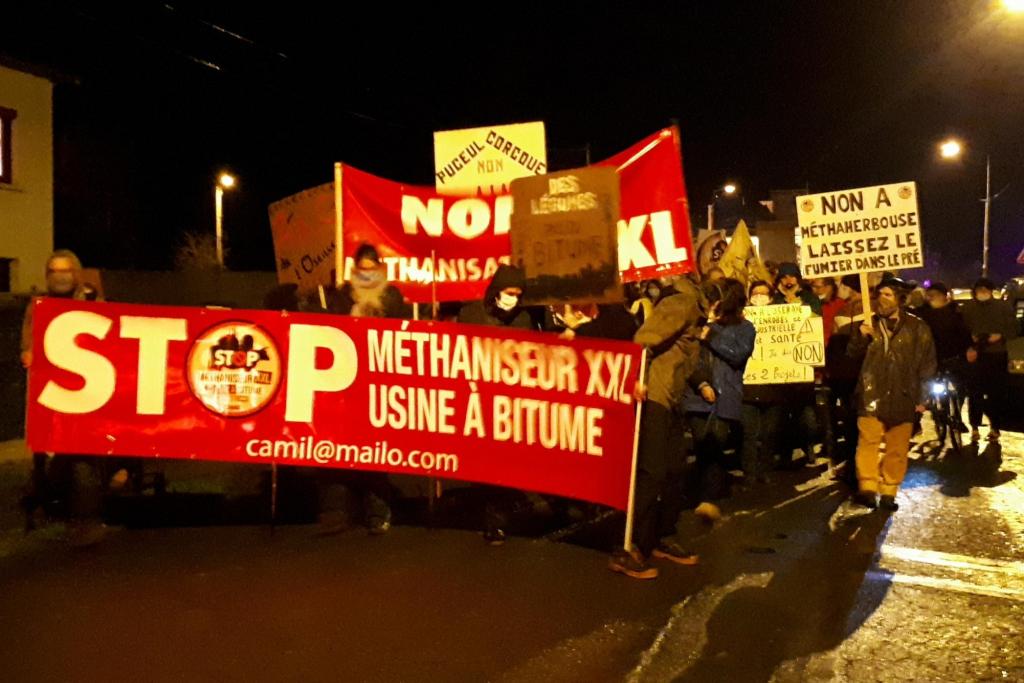 Manifestation contre le méthaniseur géant et l'usine d'enrobé Manifestation contre le méthaniseur géant et l'usine d'enrobé