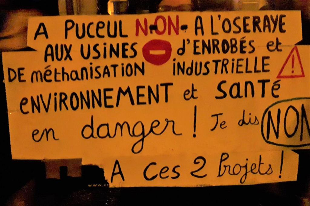 Manifestation contre le méthaniseur géant et l'usine d'enrobé Manifestation contre le méthaniseur géant et l'usine d'enrobé